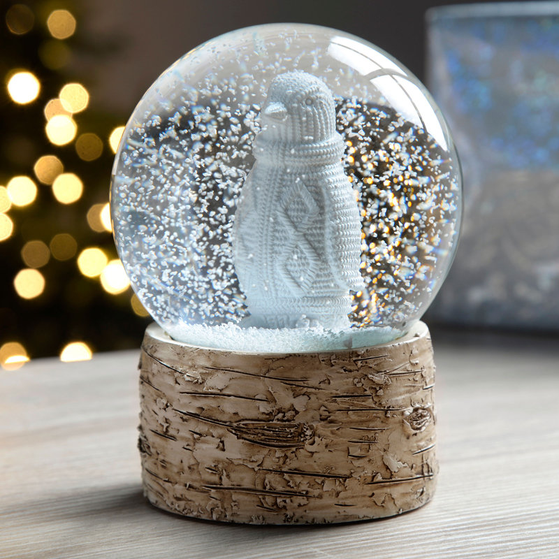 Die Saisontruhe Schneekugel Pinguin mit Birke & Bewertungen | Wayfair.de